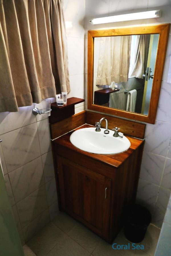 Huon Gulf Hotel Lae Bagian luar foto